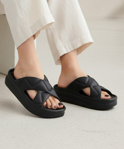 Svaar Women Flats
