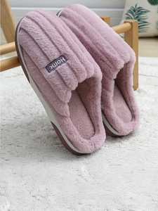 WOLVESDEN Women Slippers