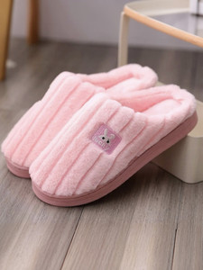 WOLVESDEN Women Slippers