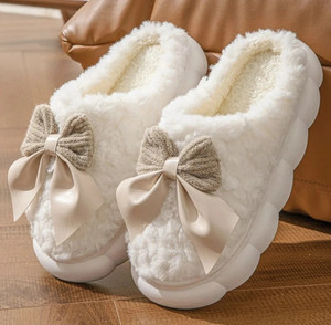 WOLVESDEN Women Slippers