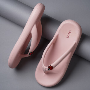 Free Kicks Women Slippers