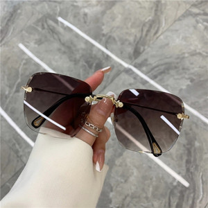 Kalveera Retro Square Sunglasses