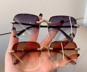 The Magnifique Rectangular Sunglasses