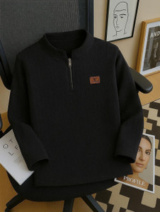 PRAIZY Solid Men Mandarin Collar Black T-Shirt