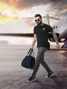 WROGN Solid Men Round Neck Black T-Shirt