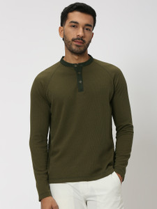 MUFTI Solid Men Henley Neck Green T-Shirt