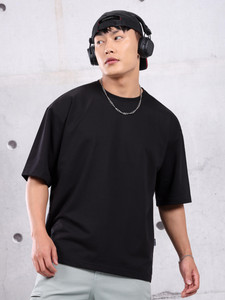 BEYOUNG Solid Men Round Neck Black T-Shirt