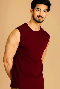 Jangoboy Solid Men Round Neck Maroon T-Shirt