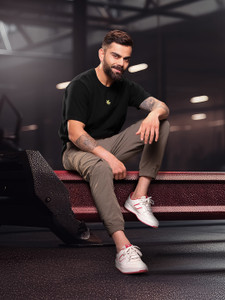 WROGN Solid Men Round Neck Black T-Shirt