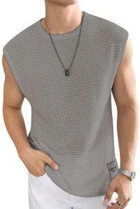 Starvy Self Design Men Round Neck Grey T-Shirt