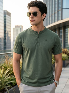 Urbano Fashion Solid Men Mandarin Collar Green T-Shirt
