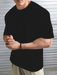 KAJARU Self Design Men Round Neck Black T-Shirt