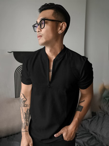 Jump Cuts Solid Men Henley Neck Black T-Shirt