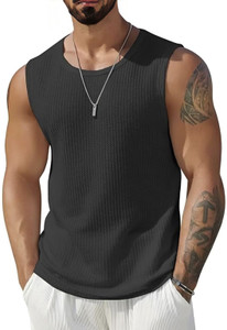 TeeWink Self Design Men Round Neck Black T-Shirt