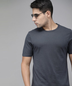 Roadster Solid Men Round Neck Grey T-Shirt