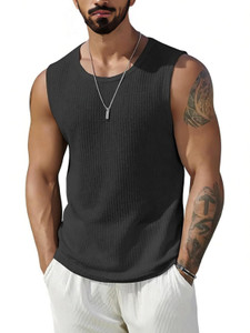 TeeWink Self Design Men Round Neck Black T-Shirt