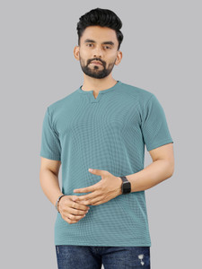 मेट्रोनॉट पुरुषों के लिए V नेक सॉलिड नीला टी-शर्ट