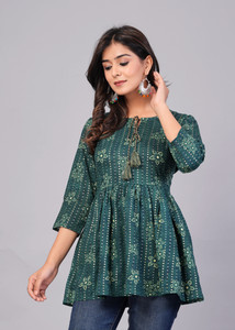 Da vastraagaar Casual Printed Women Green Top