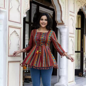 गुलाबी नगरी महिलाओं के लिए कैजुअल प्रिंटेड बहुरंगी टॉप
