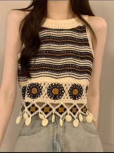 क्लासी क्रिएशन महिलाओं के लिए कैजुअल सेल्फ डिज़ाइन काला, बेज टॉप