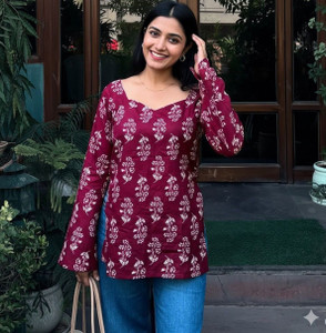 गायथ्री महिलाओं के लिए कैजुअल प्रिंटेड मैरून टॉप