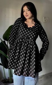 Krishna sakhi Women Printed High Low Kurta