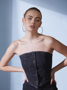 स्ट्रीट 9 महिलाओं के लिए कैजुअल सॉलिड काला टॉप