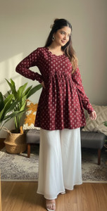 कृष्णा सखी महिलाओं के लिए कैजुअल प्रिंटेड मैरून टॉप