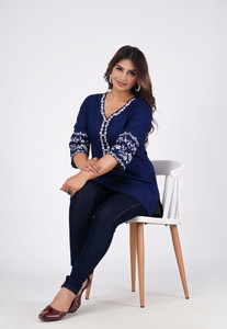 Emica Women Embroidered Straight Kurta