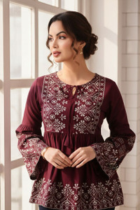 NeeraFashion Casual Printed Women Maroon Top