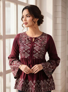 NeeraFashion Casual Printed Women Maroon Top