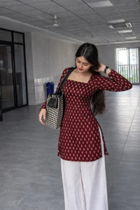 KURTIANDKUNDAN Women Printed Straight Kurta - Image 4
