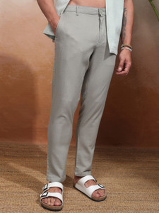 हाईलैंडर पुरुषों के लिए हरा स्लिम फिट ट्राउज़र्स