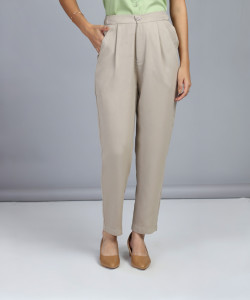 फिटहब महिलाओं के लिए बेज टैपर्ड ट्राउज़र्स