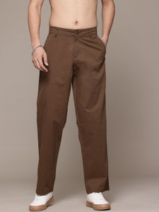 रोडस्टर पुरुषों के लिए भूरा स्ट्रेट फिट ट्राउज़र्स