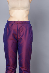 सुभ लक्ष्मी महिलाओं के लिए बैंगनी स्लिम फिट ट्राउज़र्स