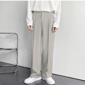 इंडिक्लब पुरुषों के लिए क्रीम लूज़ फिट ट्राउज़र्स