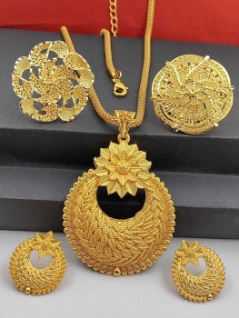 GLOBALJEWELERY Gold-plated Brass Pendant Set Price in India - Buy