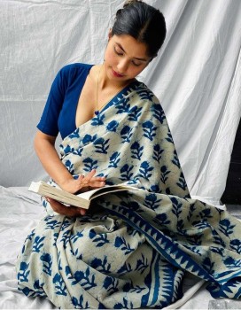 Buy Balika bodhu Solid/Plain Handloom Pure Cotton Blue, White Sarees Online  @ Best Price In India