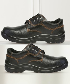 Tiger safety hot sale shoes flipkart