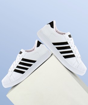 Sparx white hot sale sneakers flipkart