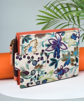 Butterfly store wallets flipkart