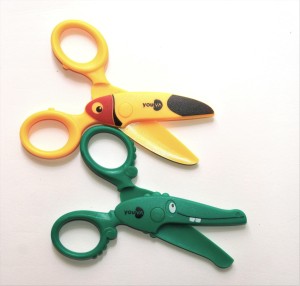 LOVESTOWN Plastic Scissors for Kids, 4 PCS India