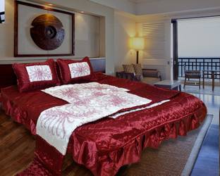 Ooltah Chashma Satin King Sized Bedding Set