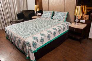 Crafts Bazzar 120 TC कॉटन डबल किंग फ्लोरल बेडशीट