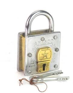 Global Art Traders Iron Glossy Door levers