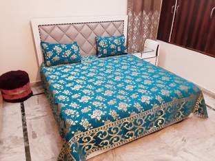 JAYVAAM Velvet King Flat 250 TC Floral Bedsheet