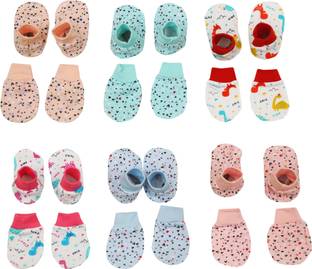 Miss & Chief by Flipkart New Born Baby Super Soft Mittens & Socks Set(Pack Of 6 Pairs)(0-6 Months)