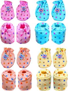 V.B.K Baby Mittens and Booties Combo Pack / Baby Shower Gift Pack, 4 Pair Of Hand Mittens and 4 Pair Of Leg Socks, Pure Hosiery Soft Fabric, 0 to 6 Months