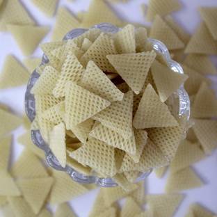 FreshoCartz Ready to Fry Samosa Fryums | 3D Triangle Papad | Crunchy Snacks | Chips (200gm) Fryums